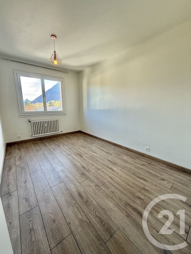 Appartement F3 bis à louer - 4 pièces - 78.46 m2 - ST PIERRE EN FAUCIGNY - 74 - RHONE-ALPES - Century 21 Patrimoine Rochois