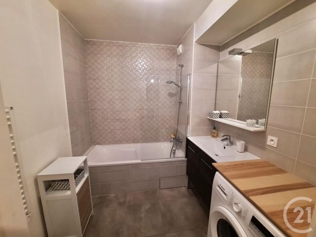 Appartement T3 à louer - 3 pièces - 61.89 m2 - ST PIERRE EN FAUCIGNY - 74 - RHONE-ALPES - Century 21 Patrimoine Rochois