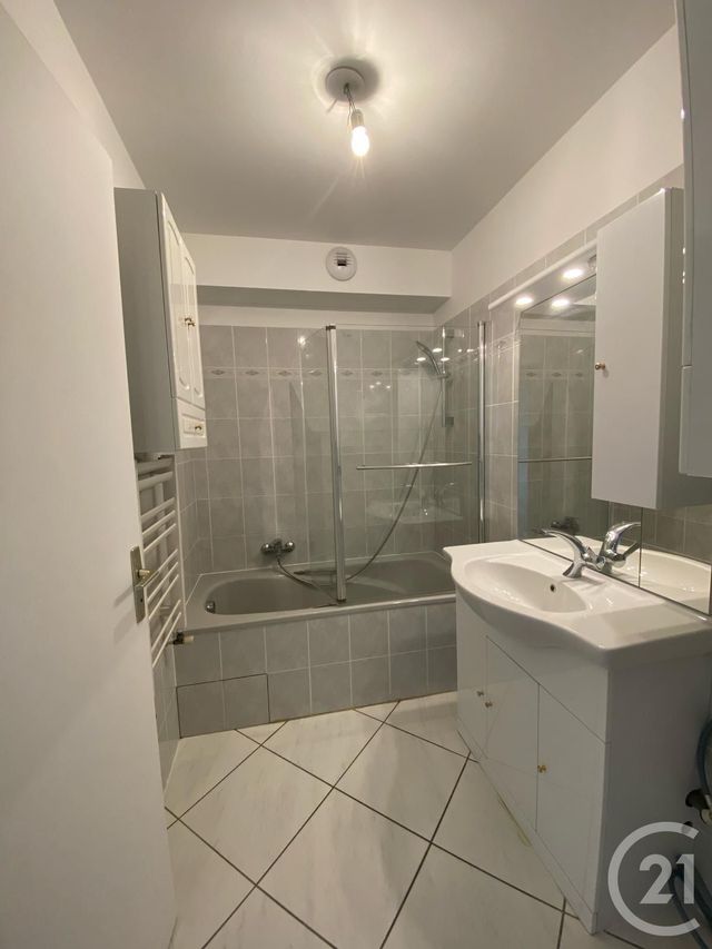 Appartement T2 à louer - 3 pièces - 65.36 m2 - LA ROCHE SUR FORON - 74 - RHONE-ALPES - Century 21 Patrimoine Rochois