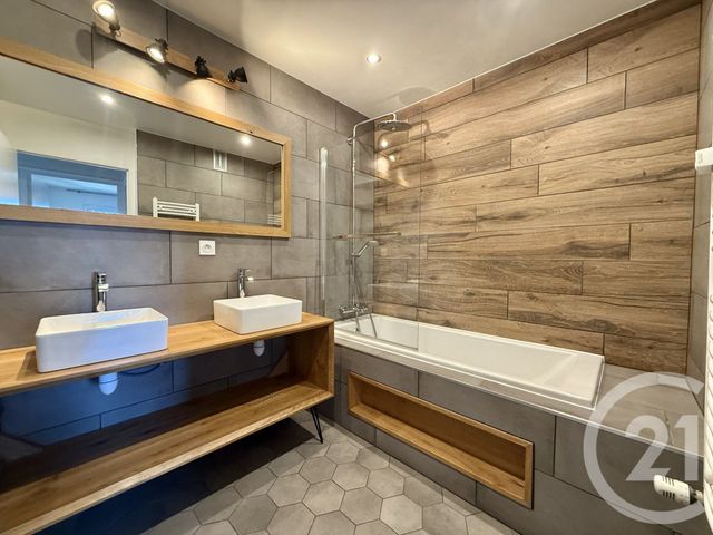 Appartement F3 bis à louer - 4 pièces - 78.46 m2 - ST PIERRE EN FAUCIGNY - 74 - RHONE-ALPES - Century 21 Patrimoine Rochois