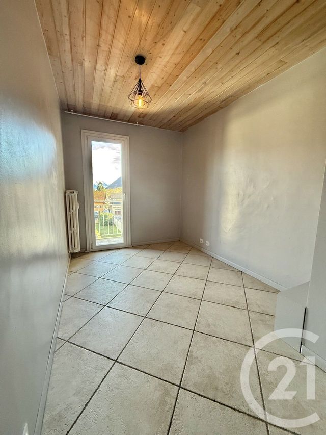 Appartement F3 bis à louer - 4 pièces - 78.46 m2 - ST PIERRE EN FAUCIGNY - 74 - RHONE-ALPES - Century 21 Patrimoine Rochois