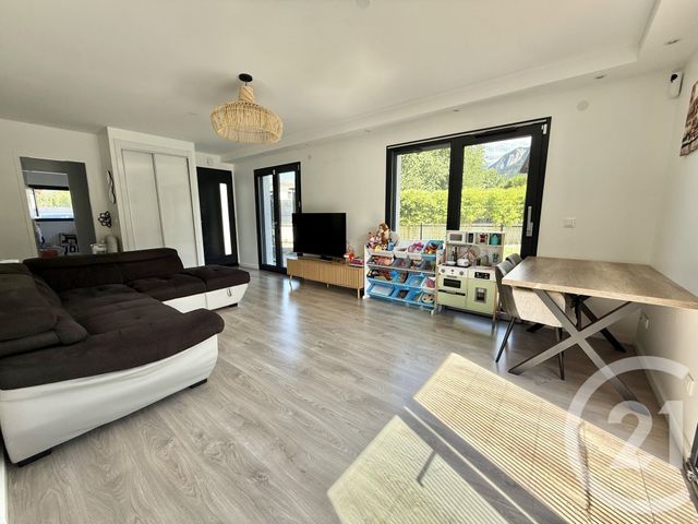 maison à louer - 5 pièces - 80.24 m2 - ST PIERRE EN FAUCIGNY - 74 - RHONE-ALPES - Century 21 Patrimoine Rochois