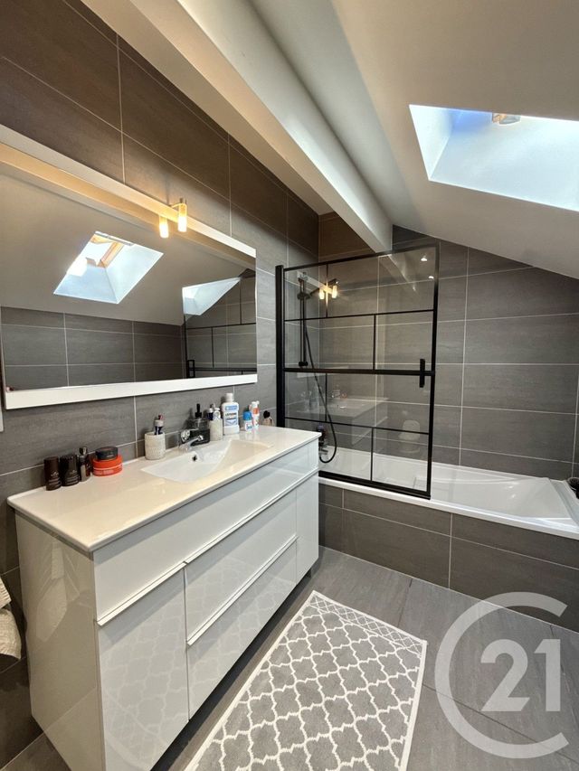 maison à louer - 5 pièces - 80.24 m2 - ST PIERRE EN FAUCIGNY - 74 - RHONE-ALPES - Century 21 Patrimoine Rochois