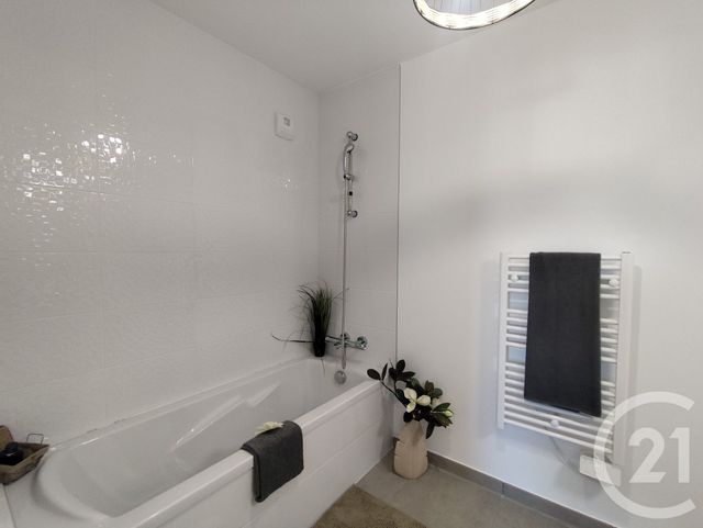 Appartement F4 à vendre - 4 pièces - 86.0 m2 - ST PIERRE EN FAUCIGNY - 74 - RHONE-ALPES - Century 21 Patrimoine Rochois