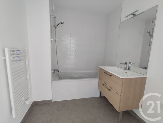Appartement à vendre - 3 pièces - 73.94 m2 - ST PIERRE EN FAUCIGNY - 74 - RHONE-ALPES - Century 21 Patrimoine Rochois