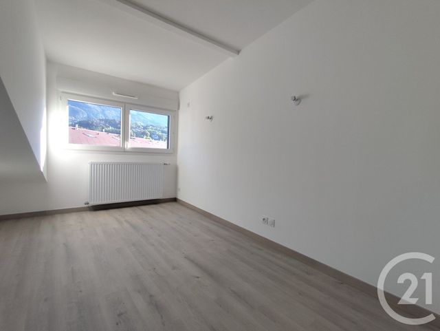 Appartement à vendre - 3 pièces - 73.94 m2 - ST PIERRE EN FAUCIGNY - 74 - RHONE-ALPES - Century 21 Patrimoine Rochois