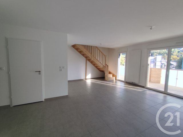 Appartement à vendre - 3 pièces - 73.94 m2 - ST PIERRE EN FAUCIGNY - 74 - RHONE-ALPES - Century 21 Patrimoine Rochois